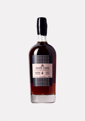 "Flasche Blue Cask Kentucky Straight Bourbon Whiskey, Batch 4, Limited Edition, 700 ml, mit dunklem Etikett und dunkelblauer Wachssiegel."